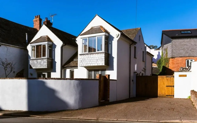 Quay House - Waterside Eclectic Style Character Home