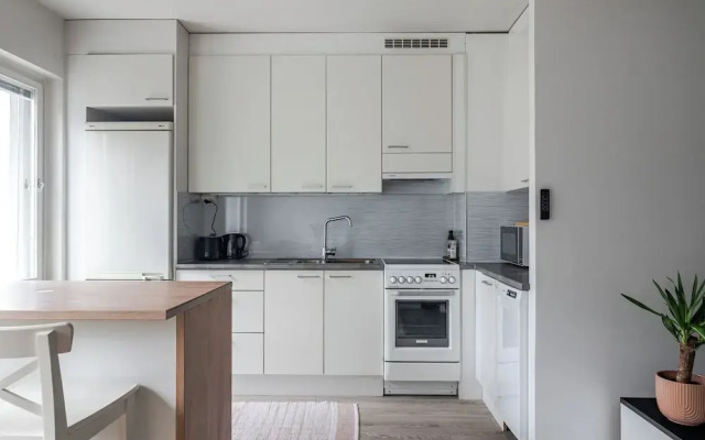 2BR Apt near Center with Free Parking