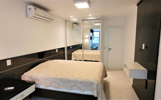 Amplo apartamento Avenida Atlantica