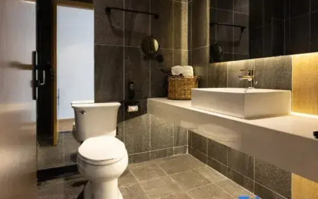 Qianyi Qianxun Hotel (Chongqing Jiefangbei Hongyadong Branch)