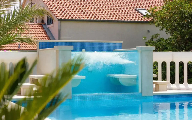 Lantana Holiday Home