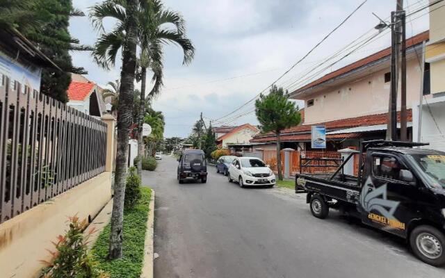 OYO Life  90539 Taman Borobudur Guest House Syariah