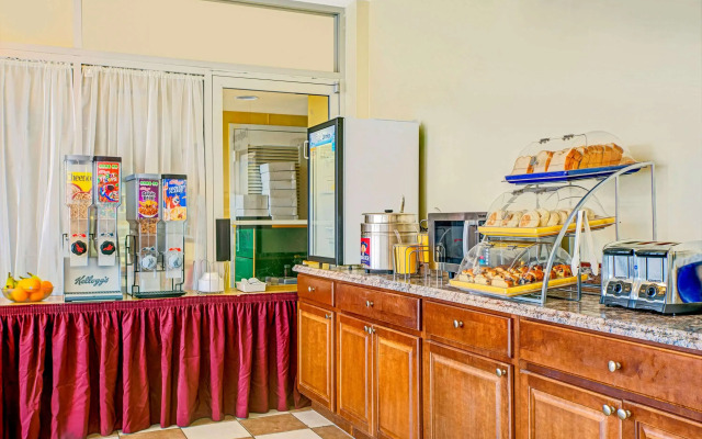 Days Inn by Wyndham Alexandria South