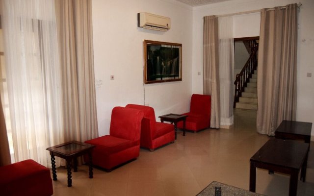 Cassa Palace 18 Grand Rooms with AC