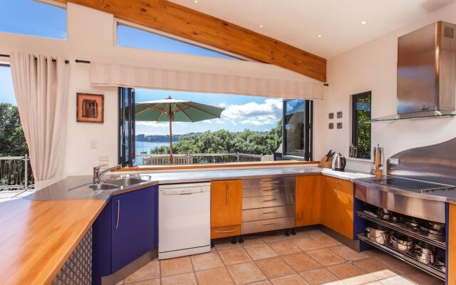 Absolute Beachfront Oneroa