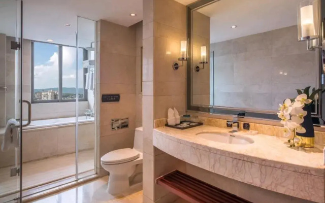 Rezen Kingtown Hotel (Chongqing Liangping)