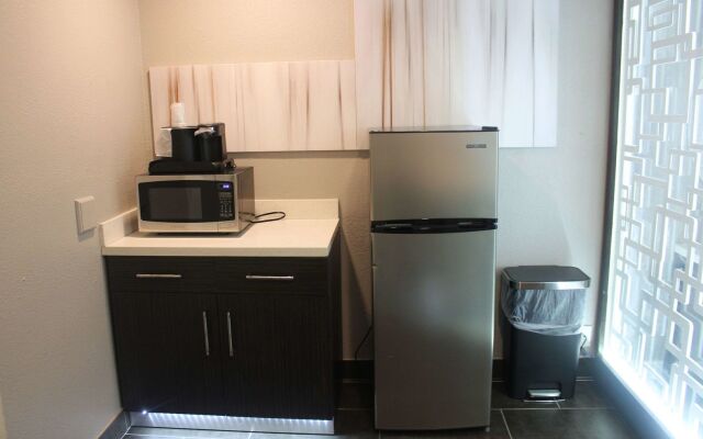 Clarion Pointe Marshall