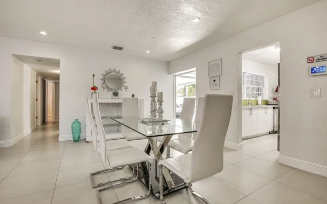 Sun-soaked Home w/ Pool in Lauderdale Lakes!