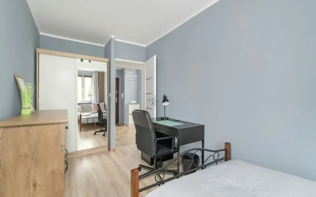 Poznan Apartment With 2 Desks by Renters