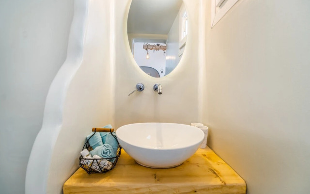 Asera Suites Near Kamari Beach