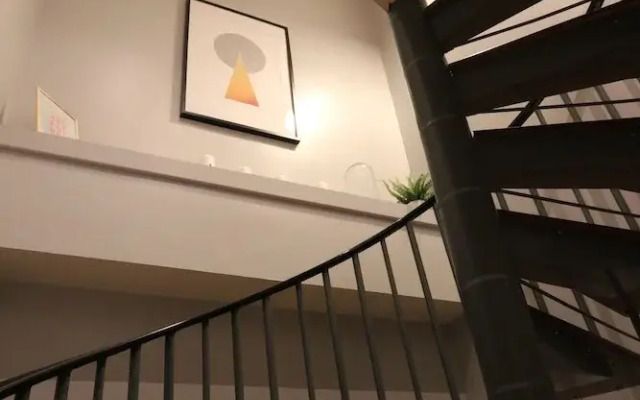 4B Loft Penthouse Industrial City views