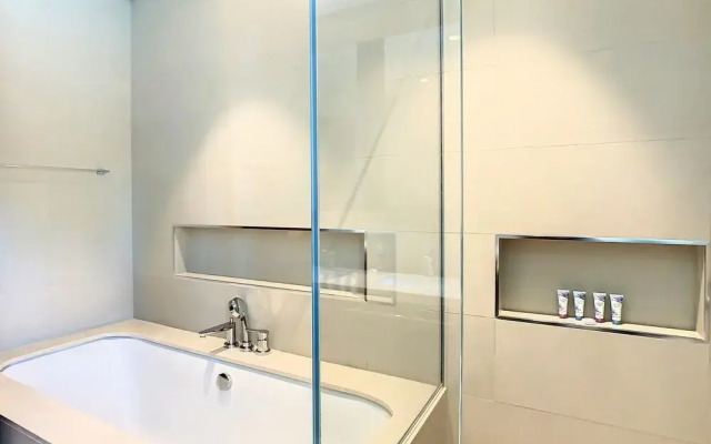 Stunning Apt with Balcony - Dubai Mall access