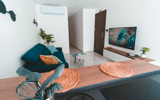 Ideal Location, Stylish 1BR Apartment with Free Parking