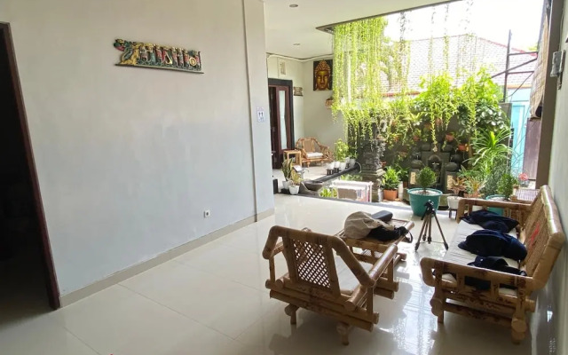 Suwardika Homestay and Dormitory - Hostel