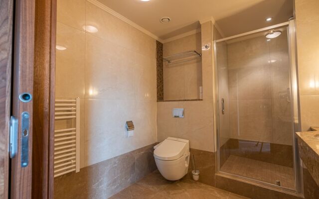 Crown Palace Apartments by Adrez