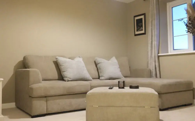 Bicester Villa - 6 Bed - Sleeps 14