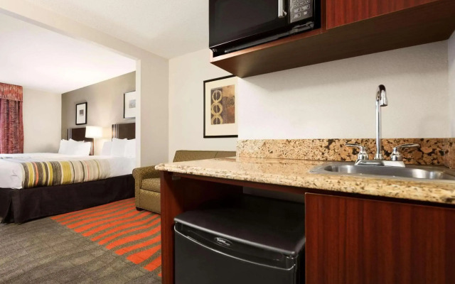 Country Inn & Suites by Radisson, Dearborn, MI