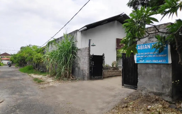 OYO 3833 Abian Villa By Nur Abian