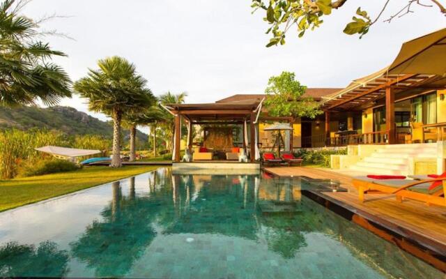 Dasiri Lakefront Villa Premium