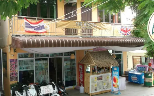 The zoo bar & hostel