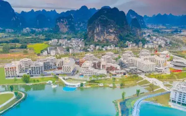 Yangshuo Hidden Place Mansion (Yulong River)