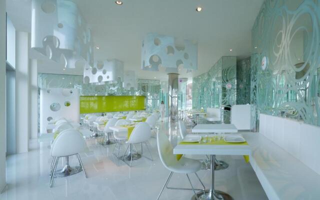 i-Suite Hotel