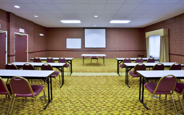 Holiday Inn Express Hotel & Suites St. Petersburg North (I-275)