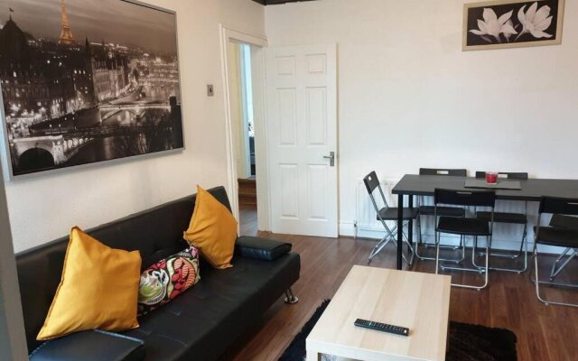 South Shield's Hidden Gem Garnet 3 Bedroom Apartment sleeps 6 Guests