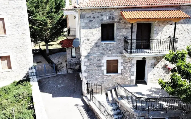 Stonehouse dome Lagadia