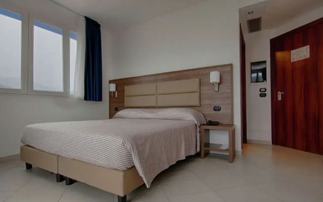 Well-kept Apartment With air Conditioning 1 km. From the sea
