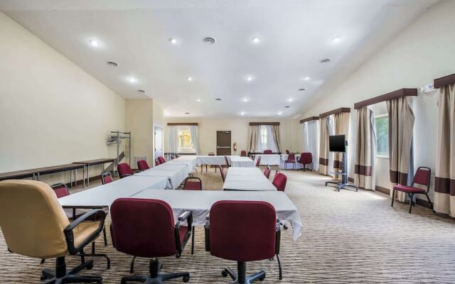 Baymont Inn & Suites Fairborn