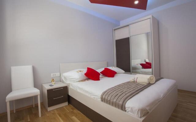 Lara Apartments
