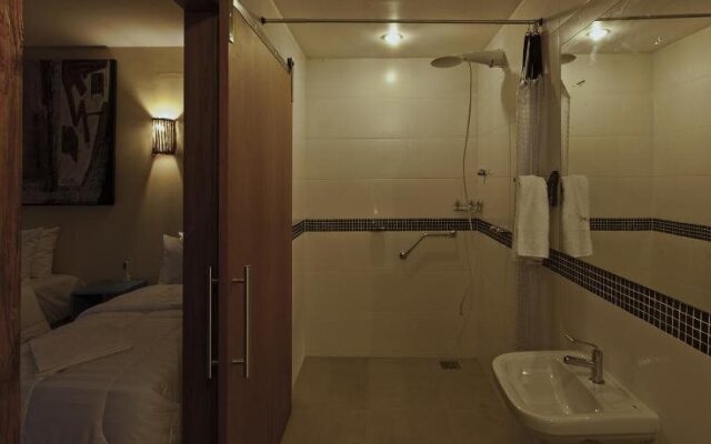 Porto Charitas Sailing Guest House