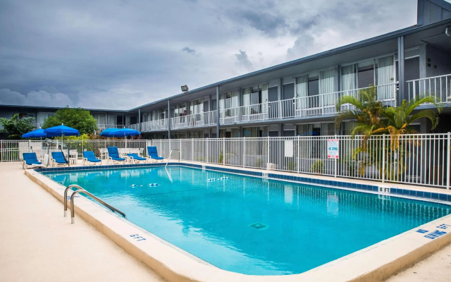 Ramada Stuart