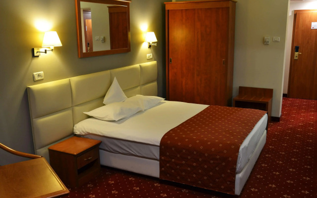 Best Western Plus Lido Hotel