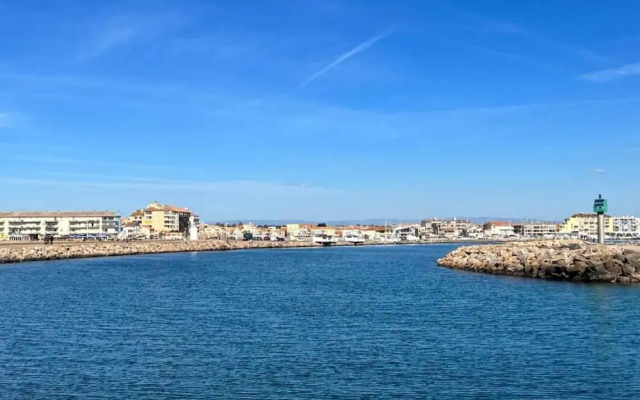 Bright Villa Stay in Serignan