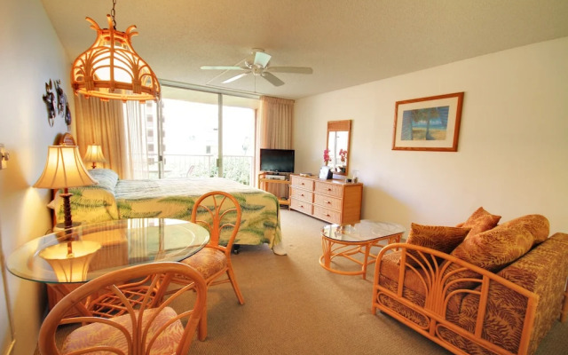 Royal Kahana #319 Studio Bedroom Condo by RedAwning