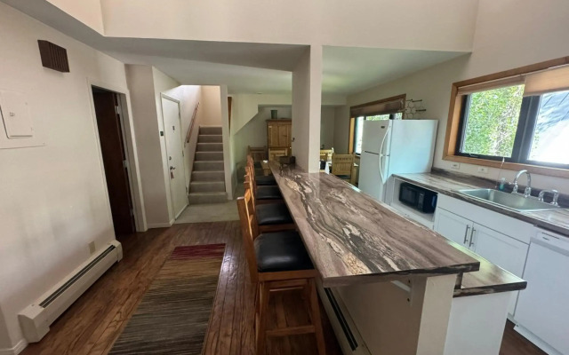 Shadow Mountain Lodge