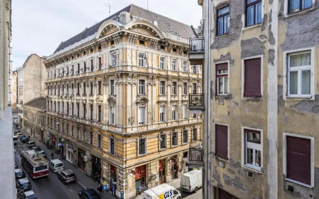 Central Premier Apartment