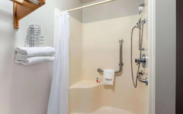 Travelodge by Wyndham Wellington KS