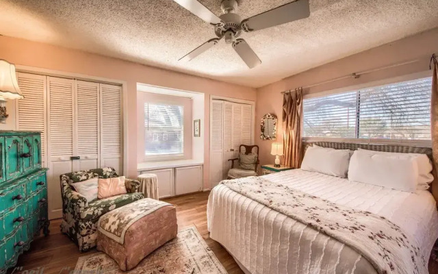 Binky's Nest 1 Bedroom Home by RedAwning