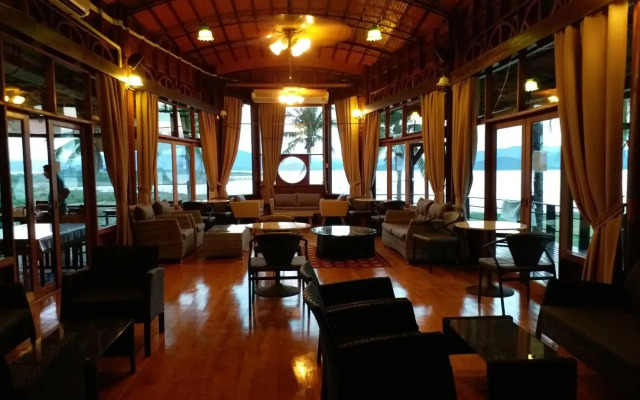 Kaengkrachan Boathouse Paradise Resort