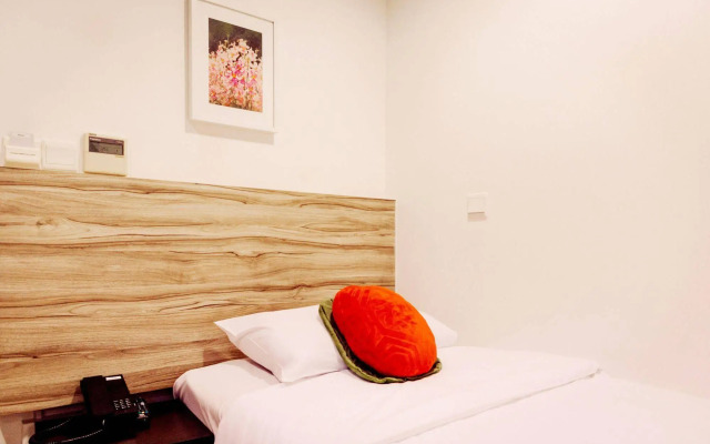 Victoria Hotel, a NuVe Group Collection