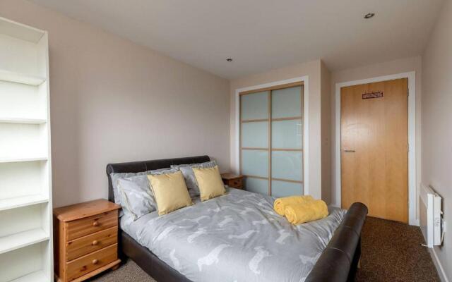 Modern Riverfront Apt. 10 mins from Hydro/SECC