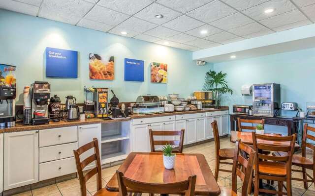 Comfort Inn & Suites Levittown