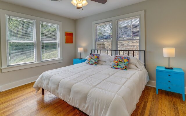 Vibrant Fayetteville Home - Walk Downtown!