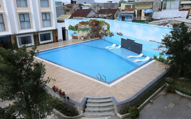 Phu Long Tam Ky Hotel & Restaurant