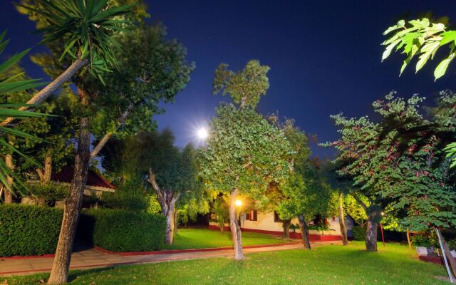 Alykes Park Bungalows & Apt