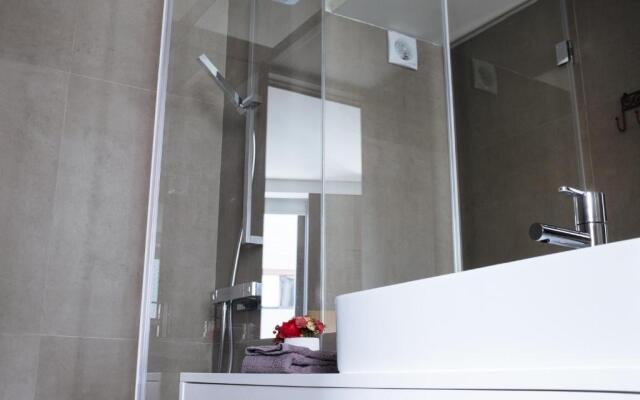 HOMEinTOWN Camoes - Downtown Elegant Studio AC & WIFI