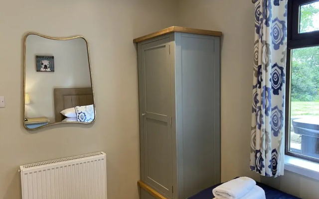 Birch 18 With Hot Tub, Newton Stewart